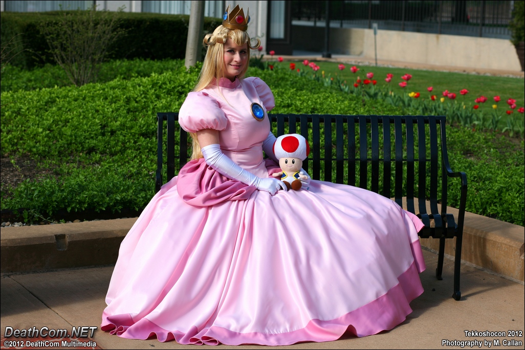 Tekkoshocon_2012_-_CF_DCM_-_Peach_001.JPG