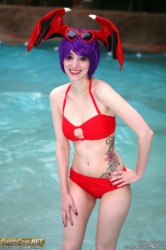 Colossalcon_2013_-_CFJT_-_Swimsuit_Cosplay_003.JPG