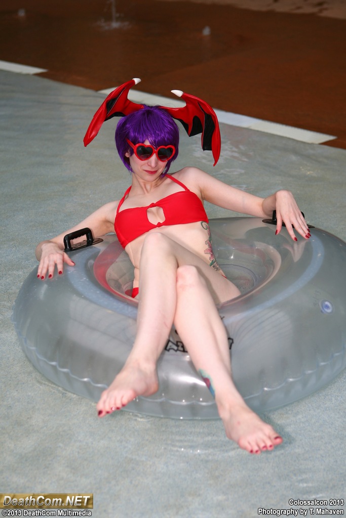 Colossalcon_2013_-_CFJT_-_Swimsuit_Cosplay_008.JPG