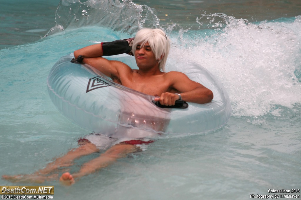 Colossalcon_2013_-_CFJT_-_Swimsuit_Cosplay_019.JPG